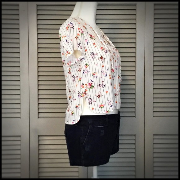 NWOT love, Fire Juniors Floral Popover Top - Picture 3 of 7